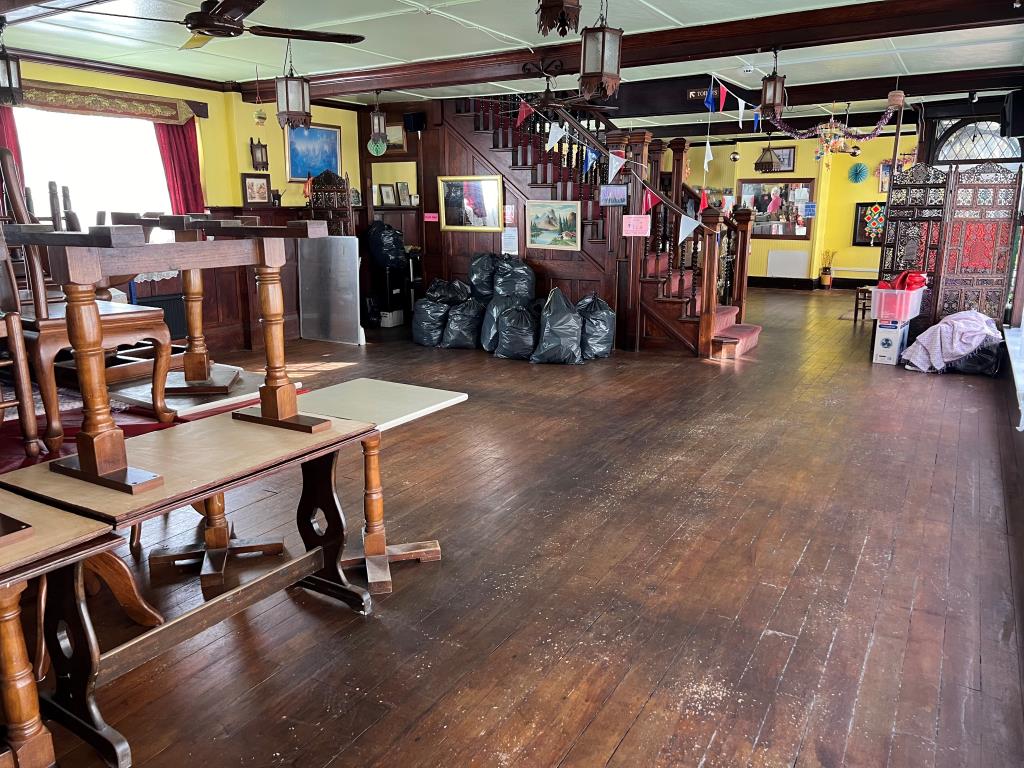 Lot: 109 - LANDMARK TOWN CENTRE FORMER RESTAURANT WITH LIVING ACCOMMODATION -